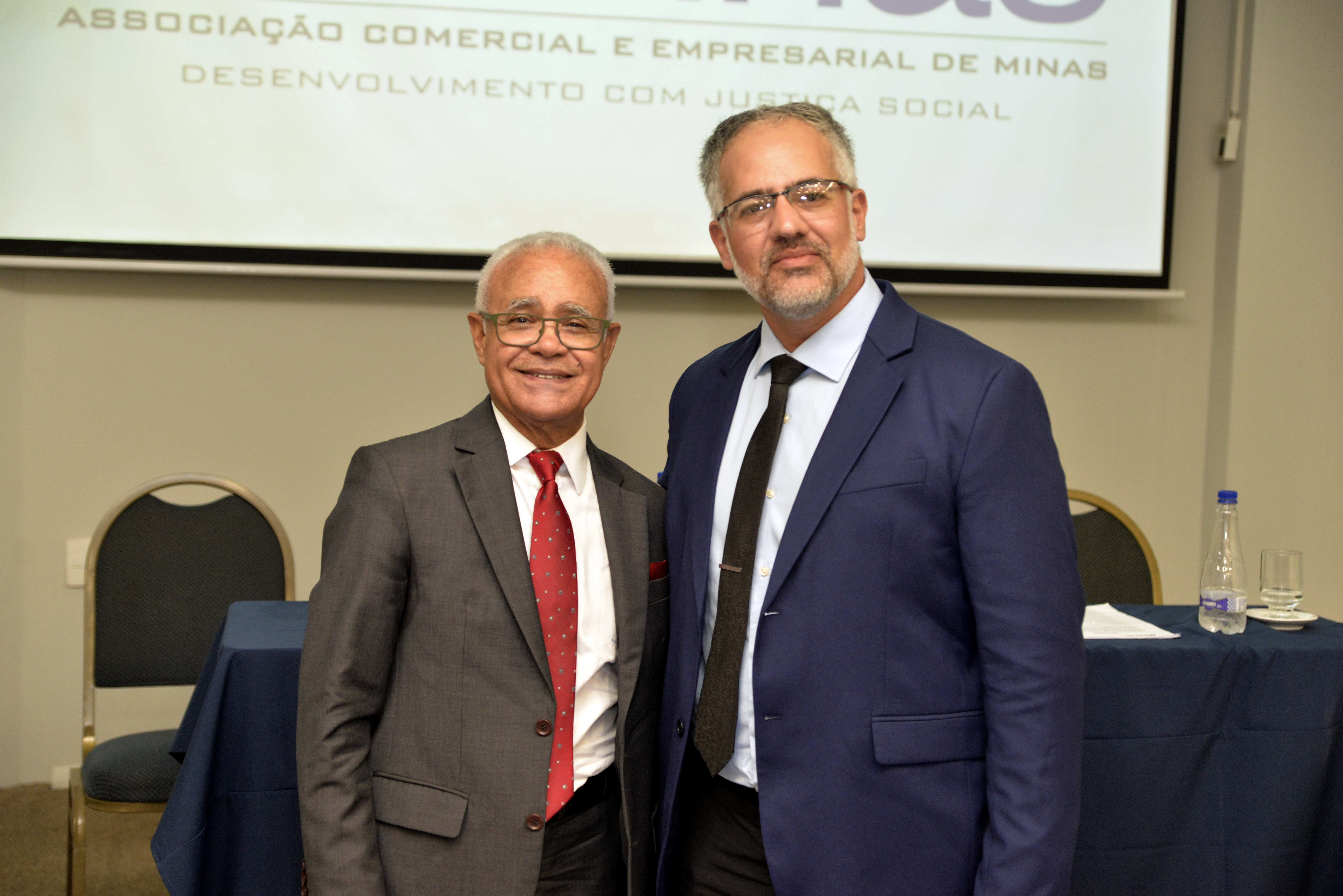 Conheça a nova presidente da Associação Empresarial de São José